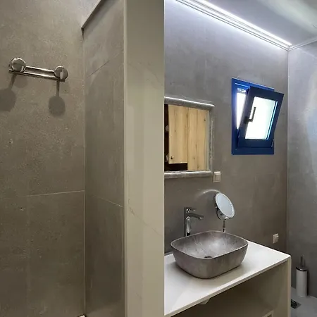 Stonehousekefalos Holiday home *
