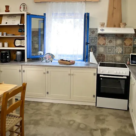 Holiday home Stonehousekefalos *